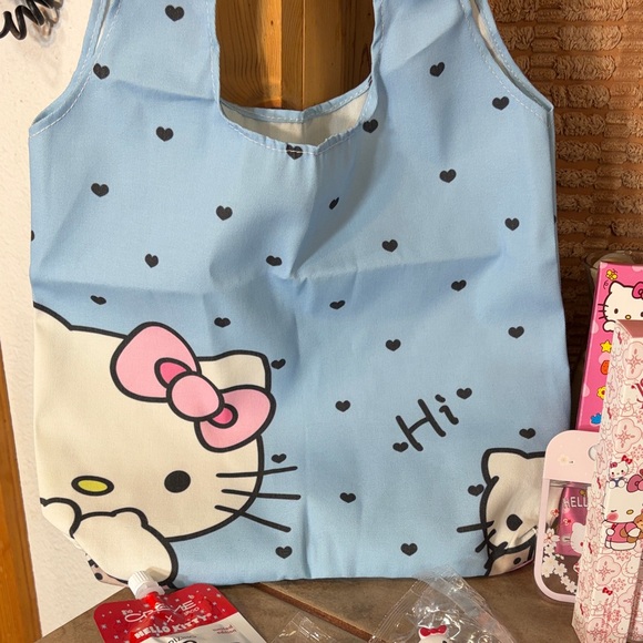 Hello Kitty Gift Set - Picture 14 of 15